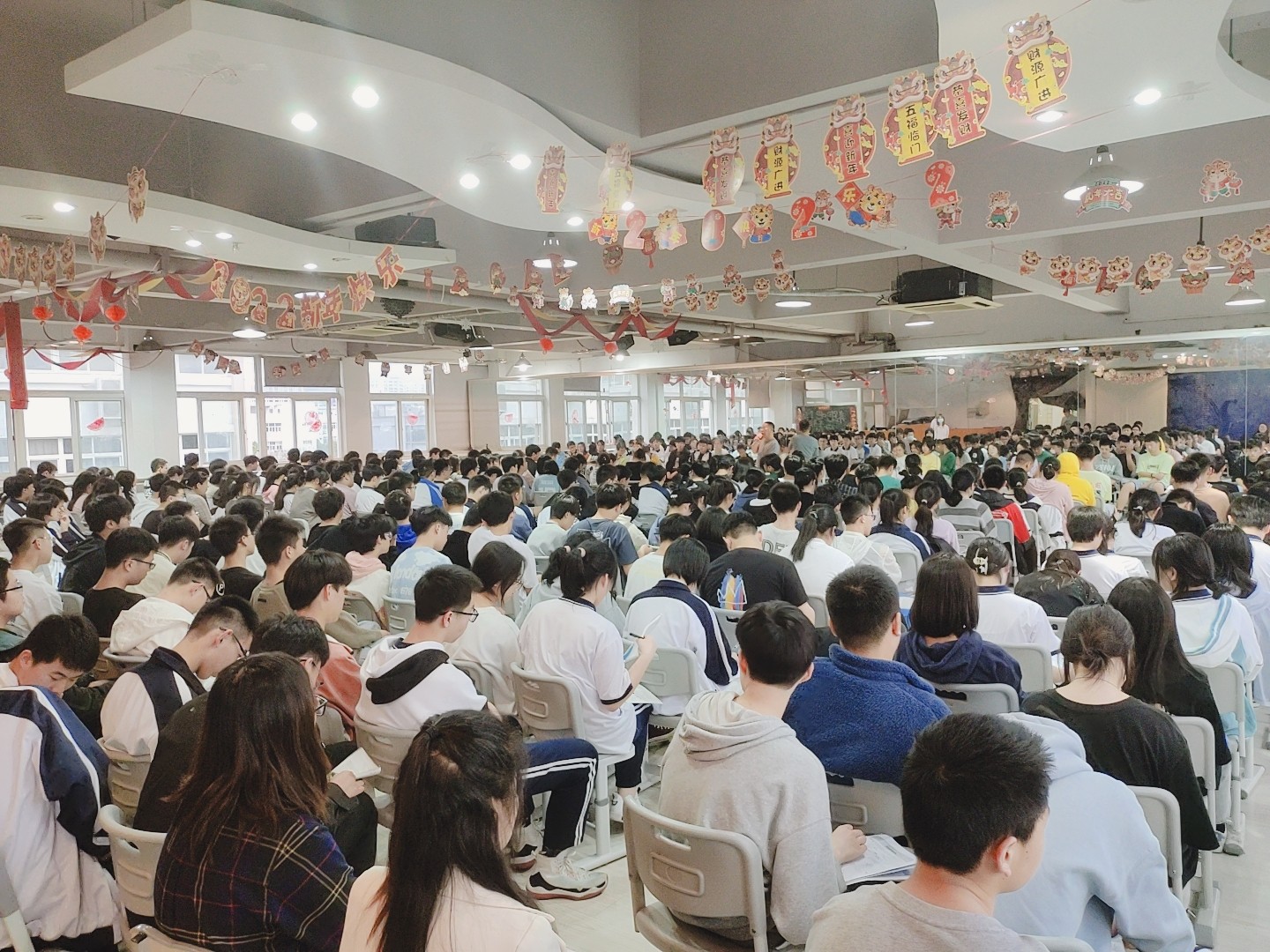 杭州三联中考复读学校摸底测试表彰大会